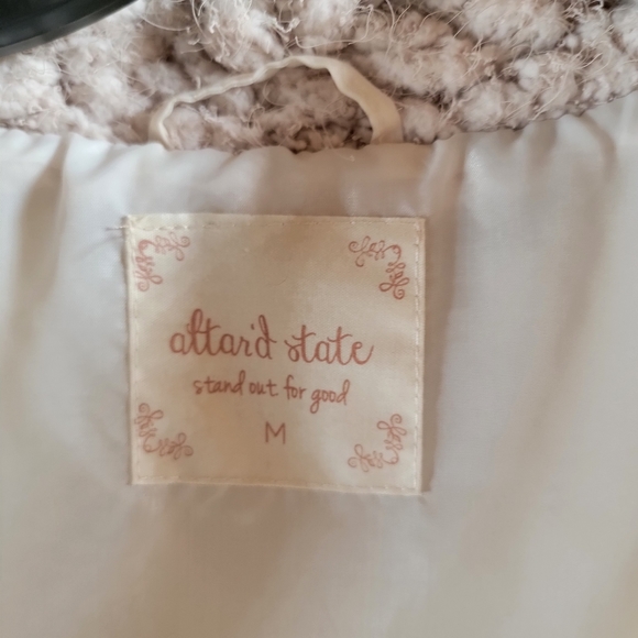 Altar’d State Faux Fur Vest Size Medium Creame Colored - Picture 5 of 7